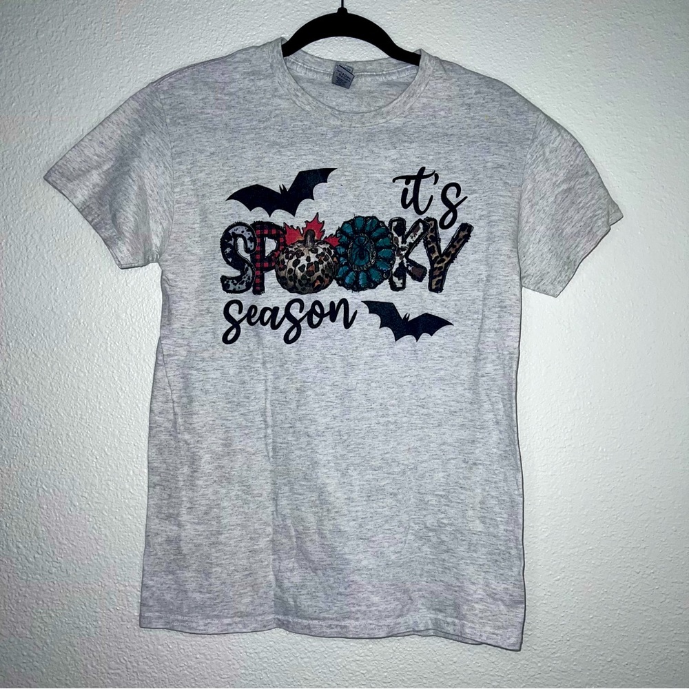 🎃It’s Spooky Season tee size small